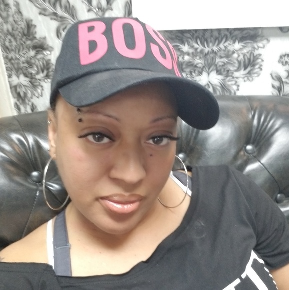 Meet your Posher, Natasha- Welcome to my closet! - Picture 4 of 5